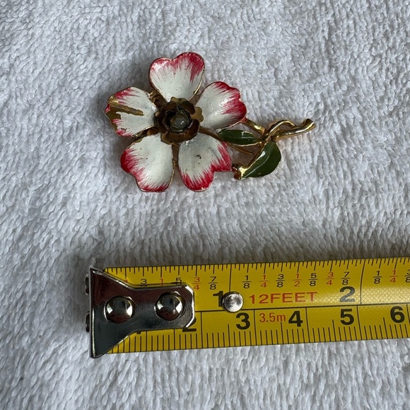 Vintage White & Red Enamel Antique Flower Brooch Pin - Picture 5 of 7